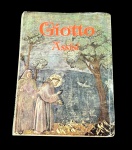 Livro sanfonado `Giotto, Assisi - 24 Affreschi` com reproduções coloridas dos afrescos de Giotto na Basílica de Assis. Em bom estado de conservação, ideal para colecionadores de arte e objetos religiosos. Marcas do tempo. -dim- 9x12 