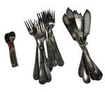 Lote de 11 garfos, 11 facas e 12 colheres de sobremesa Wolff com revestimento em prata 90. Marcas do tempo. -dim- 10 colher / 16 garfo / 20 faca .