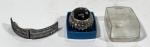 Lote com peças de máquina de escrever IBM Selectric, incluindo esfera de impressão SCRIPT e acessórios.