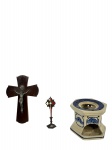 Lote com crucifixo de madeira com Cristo em metal com detalhe na mão, crucifixo de mesa e incensário/aquecedor de cerâmica hexagonal com decoração azul. -dim- crucifixo madeira 11x16a / crucifixo mesa 3,5x9,5a / aquecedor 11x10x8