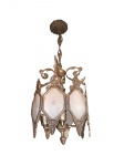 Lustre antigo produzido em bronze e vidro ricamente lapidado, com três painéis e estrutura trabalhada em arabescos, em bom estado de conservação e funcionando, sem garantias futuras. Marcas do tempo. -dim- 27d x 66a