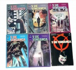 Lote raro de V de Vingança (Globo, 1989/90): Minissérie de 5 volumes (completa) + 1º encadernado brasileiro. Clássico de Alan Moore e David Lloyd, primeira edição nacional no formato de luxo. Marcas do tempo.