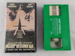 VHS FILME - MARÉ VERMELHA - O PERIGO VIVE NAS PROFUNDEZAS, 1995 - LEGENDADO - EM BOM ESTADO - CAIXA COM PLÁSTICO RASGADO - SEM TESTES