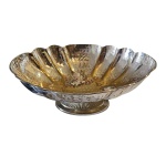 Centro de mesa em metal Freccero, interior com leve oxidação em 2 pontos, 33 x 24, Alt. 14 cm.