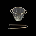 Balde para gelo em vidro com guarnição e pinça espessurados à prata by Ruiva, Alt. 15, Diam. 14 cm.