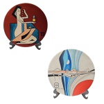 Par de pratos/bandejas em porcelana pintados à mão by Cibele M.S.J. datado 95, Diam. 31 cm.