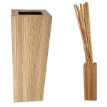 Vaso retangular em madeira com adereços de 9 varas de bambu, 28 x 22, Alt. 83 e 200 cm.