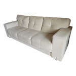 Sofá para três assentos forrado em tecido suede, na cor off white, 230 x 80, Alt. 83 cm.