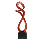 Escultório em acrílico na cor vermelha, base 17 x 17, Alt. 70 cm.