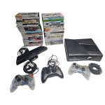 Xbox 360 com kinect sensor, 2 joysticks e acompanham 43 jogos diversos copiados.