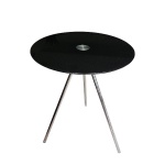 Mesa  auxiliar by Etna com tampo de vidro circular, pernas metálicas triploides, Diam.  42, Alt. 52 cm.