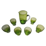 Jarra em cristal e 6 copos em demi cristal na cor verde limão, 21 x 12 e  11 x 9 cm.