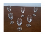 Seis taças para licor em fino cristal lapidado, Alt. 11, Diam. 3,5 cm.