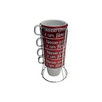 Quatro canecas em porcelana, `Nosso amor é um filme de`.... Com suporte de alumínio, Alt. 9, Diam. 8 cm.