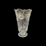 Vaso em cristal lapidado, bordas recortadas, Alt. 24, Diam. 14 cm.