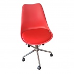 Cadeira office Saarien, ajustável polietileno na cor vermelha pernas cromadas com rodízios, 47 x 40, Alt. 90 cm.