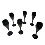 Seis flutes em vidro na cor negra, Alt. 24 cm.
