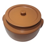 Panela em cerâmica na cor terracota, Alt. 17, Diam. 26 cm.