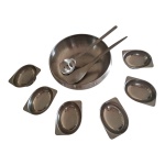 Saladeira com as colheres e 6 bowls Diam.22, Alt.. 8  e 12 x 8, Alt. 4 cm.