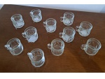 Onze xícaras em vidro, Alt. 6, Diam. 5,5 cm.