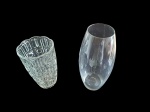 Dois vasos em cristal lapidado, 22 x 13 e 30 x 12 cm.