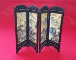 Bonito biombo decorativo em miniatura, composto por 4 painéis com imagens orientais - Altura: 15 cm - Tamanho aberto: 23,5 cm - TR