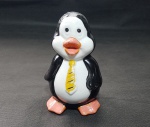 Antigo Pinguim de gravata em louça - Dimensão: 14 X 8,5 cm