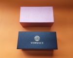 Caixa de óculos diversas: Versace: 18 X 8 X 8 cm - Miu Miu com case de óculos rosa: 18 X 9,5 X 7,5 cm - Vide fotos!