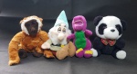Lote de 4 bichinhos de pelúcia (Panda, Dinossauro, Macaco e Duende) - Tamanho médio de cada: 17 cm 