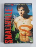 DVD - Conservado e Original - 1º Temporada Completa - SMALLVILLE - 2001/2002 - 6 Discos - Medida: 19 cm x 14 cm x 3 cm. Conforme fotos.