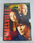 DVD - Conservado e Original - 3ª Temporada Completa - SMALLVILLE - 2003/2004 - 6 Discos - Medida: 19 cm x 14 cm x 3 cm. Conforme fotos.