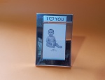Porta retrato infantil de mesa, em metal prateado - Dimensão: 10 X 7 cm