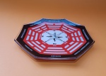 Porta incenso em vidro - Diagrama Baguá, frequentemente usado em práticas de Feng Shui para harmonizar o ambiente e atrair energias positivas - Diâmetro: 18 cm