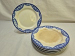 Jogo de 6 pratos de sobremesa em porcelana Villeroy & Boch azul e branca. Medindo 20cm de diâmetro.