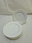 Jogo de 6 pratos de fruta, pão em porcelana branca com relevos. Medindo 16cm de diâmetro.