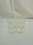Jogo de 8 taças de vinho em demicristal lapidado. Medindo 6,5cm x 13,5cm de altura.