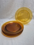 Jogo de 6 pratos rasos em vidro francês Vereco marrom. Medindo 23,5cm de diâmetro.