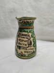 Linda jarra decorativa em cerâmica pintada espanhola. Medindo 17,5cm de altura.