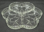 Linda petisqueira com 3 divisórias em cristal Português. Medindo 24cm x 3,5cm de altura.