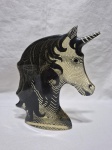 Linda escultura de unicórnio em resina Abraham Palatinik. Medindo 15,5cm x 20cm de altura. Peça com bicado no chifre como demonstra fotos.