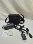 Filmadora HandyCam Sony, modelo HDR XC405, funcionando perfeitamente, com 2 baterias e cabos, acompanha case. Falta carregador.
