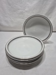 Jogo de 6 pratos fundos de massa, sopa em porcelana Mauá com friso prata. Medindo 20,5cm de diâmetro.
