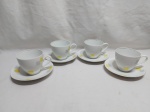 Jogo de 4 xícaras de chá em porcelana Renner estampada com friso ouro. Medindo a xícara 8,5cm x 7cm de altura.