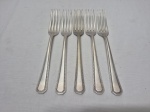 Jogo de 5 garfos de mesa em prata 90 Wolff, modelo grego. Medindo 20cm de comprimento. Necessita de limpeza
