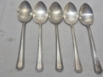 Jogo de 5 colheres de sopa em prata 90 Wolff, modelo grego. Medindo 20cm de comprimento. Necessita de limpeza.
