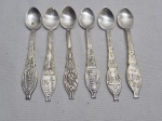 Jogo de 6 colheres de café em prata 90 trabalhada com relevos. Medindo 10cm de comprimento.