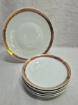 Jogo de servir bolo com 6 pratinhos eem porcelana Steatita, barra vinho com ouro. Medindo o prato de servir 26,5cm de diâmetro, sobremesa 19cm de diâmetro.