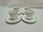 Jogo de 4 xícaras de café em porcelana Real, friso prata. Medindo 6cm x 6cm de altura.