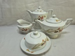Jogo de servir chá, café com 4 peças em porcelana alemã Bavária,Thomas - Consórcio Rosenthal, floral com friso prata. Medindo o bule 16cm de altura.