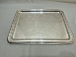 Bandeja retangular sem alça em prata 90 cinzelada. Medindo 33cm x 25cm.